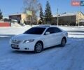 Белый Тойота Камри, объемом двигателя 2.4 л и пробегом 260 тыс. км за 9500 $, фото 1 на Automoto.ua