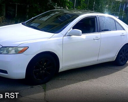 Белый Тойота Камри, объемом двигателя 2.4 л и пробегом 288 тыс. км за 6100 $, фото 1 на Automoto.ua