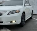 Белый Тойота Камри, объемом двигателя 2.4 л и пробегом 295 тыс. км за 7900 $, фото 1 на Automoto.ua