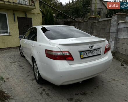 Белый Тойота Камри, объемом двигателя 2.36 л и пробегом 235 тыс. км за 8000 $, фото 3 на Automoto.ua