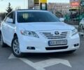 Белый Тойота Камри, объемом двигателя 2.4 л и пробегом 211 тыс. км за 8900 $, фото 1 на Automoto.ua