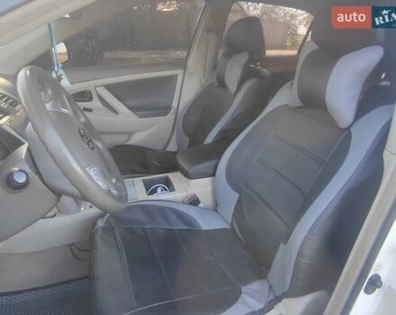 Белый Тойота Камри, объемом двигателя 2.4 л и пробегом 285 тыс. км за 6900 $, фото 8 на Automoto.ua
