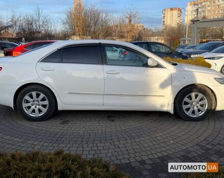 Белый Тойота Камри, объемом двигателя 2.4 л и пробегом 240 тыс. км за 10999 $, фото 7 на Automoto.ua