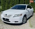 Белый Тойота Камри, объемом двигателя 2.36 л и пробегом 235 тыс. км за 6700 $, фото 1 на Automoto.ua