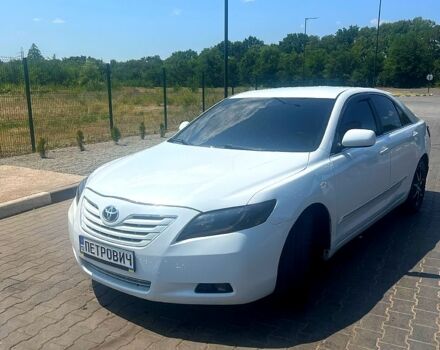 Белый Тойота Камри, объемом двигателя 2.4 л и пробегом 270 тыс. км за 4500 $, фото 1 на Automoto.ua