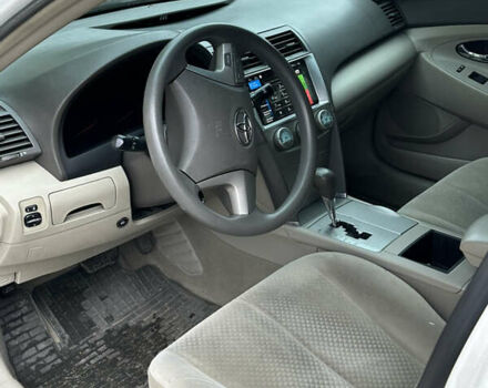 Белый Тойота Камри, объемом двигателя 2.36 л и пробегом 235 тыс. км за 8000 $, фото 4 на Automoto.ua