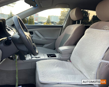 Белый Тойота Камри, объемом двигателя 2.4 л и пробегом 240 тыс. км за 10999 $, фото 14 на Automoto.ua