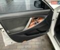 Белый Тойота Камри, объемом двигателя 2.4 л и пробегом 213 тыс. км за 10300 $, фото 8 на Automoto.ua