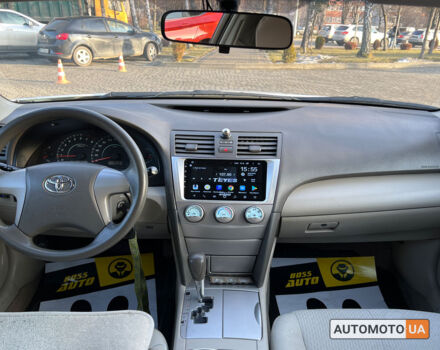 Белый Тойота Камри, объемом двигателя 2.4 л и пробегом 240 тыс. км за 10999 $, фото 10 на Automoto.ua