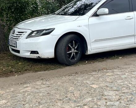 Белый Тойота Камри, объемом двигателя 2.4 л и пробегом 270 тыс. км за 4500 $, фото 2 на Automoto.ua