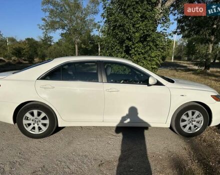 Белый Тойота Камри, объемом двигателя 3.46 л и пробегом 232 тыс. км за 10500 $, фото 2 на Automoto.ua