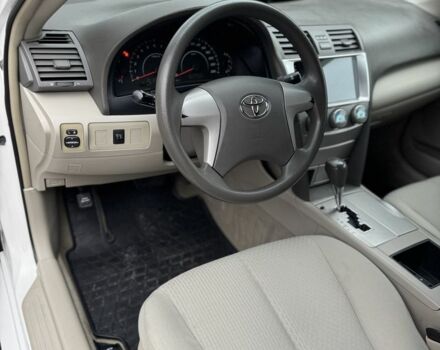 Белый Тойота Камри, объемом двигателя 2.4 л и пробегом 134 тыс. км за 7800 $, фото 10 на Automoto.ua