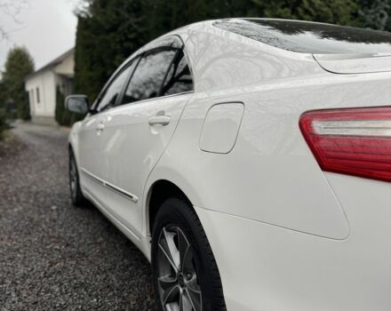 Белый Тойота Камри, объемом двигателя 2.4 л и пробегом 134 тыс. км за 7800 $, фото 5 на Automoto.ua