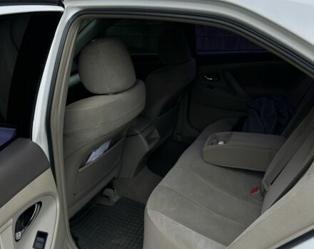 Белый Тойота Камри, объемом двигателя 0 л и пробегом 230 тыс. км за 8050 $, фото 5 на Automoto.ua