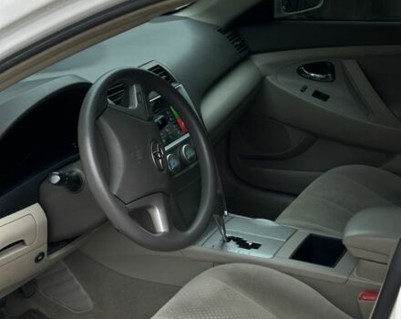 Белый Тойота Камри, объемом двигателя 0 л и пробегом 230 тыс. км за 8050 $, фото 6 на Automoto.ua