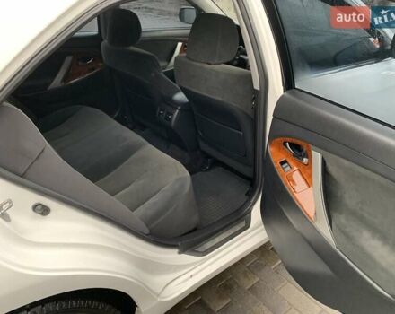 Белый Тойота Камри, объемом двигателя 2.4 л и пробегом 213 тыс. км за 10300 $, фото 13 на Automoto.ua