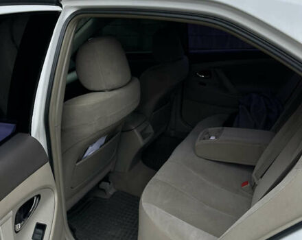 Белый Тойота Камри, объемом двигателя 2.36 л и пробегом 235 тыс. км за 8000 $, фото 6 на Automoto.ua