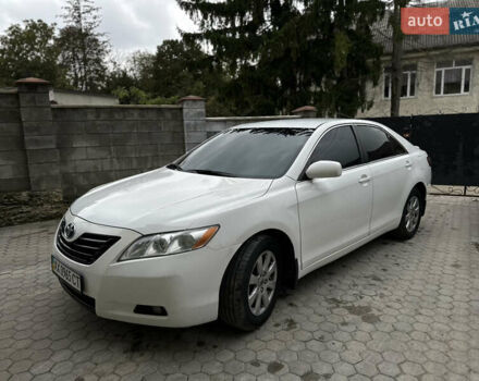 Белый Тойота Камри, объемом двигателя 2.36 л и пробегом 235 тыс. км за 8000 $, фото 2 на Automoto.ua
