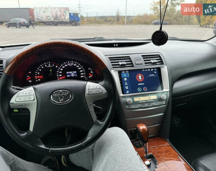 Белый Тойота Камри, объемом двигателя 3.5 л и пробегом 220 тыс. км за 9999 $, фото 25 на Automoto.ua