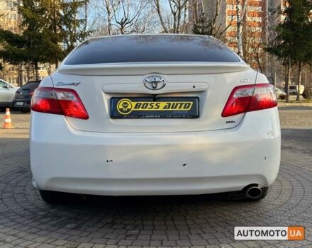 Белый Тойота Камри, объемом двигателя 2.4 л и пробегом 240 тыс. км за 10999 $, фото 5 на Automoto.ua