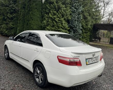Белый Тойота Камри, объемом двигателя 2.4 л и пробегом 134 тыс. км за 7800 $, фото 2 на Automoto.ua