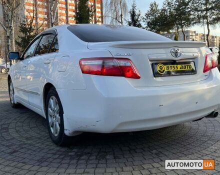 Белый Тойота Камри, объемом двигателя 2.4 л и пробегом 240 тыс. км за 10999 $, фото 4 на Automoto.ua