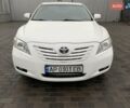 Белый Тойота Камри, объемом двигателя 2.4 л и пробегом 213 тыс. км за 10300 $, фото 1 на Automoto.ua