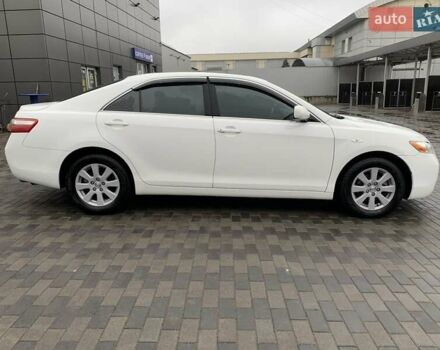 Белый Тойота Камри, объемом двигателя 2.4 л и пробегом 213 тыс. км за 10300 $, фото 3 на Automoto.ua