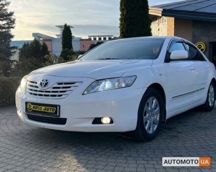 Белый Тойота Камри, объемом двигателя 2.4 л и пробегом 240 тыс. км за 10999 $, фото 2 на Automoto.ua