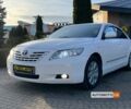 Белый Тойота Камри, объемом двигателя 2.4 л и пробегом 240 тыс. км за 10999 $, фото 2 на Automoto.ua