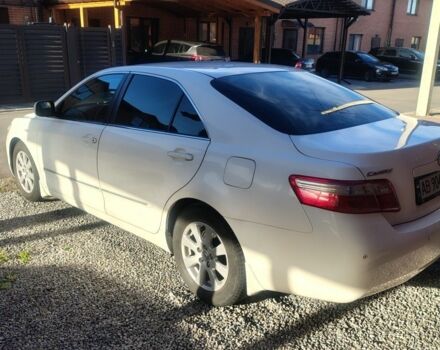 Белый Тойота Камри, объемом двигателя 2.4 л и пробегом 220 тыс. км за 8000 $, фото 1 на Automoto.ua