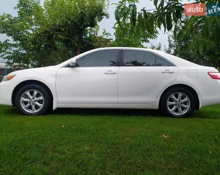 Белый Тойота Камри, объемом двигателя 2.4 л и пробегом 270 тыс. км за 10500 $, фото 3 на Automoto.ua