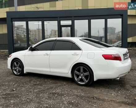 Белый Тойота Камри, объемом двигателя 3.46 л и пробегом 281 тыс. км за 12990 $, фото 3 на Automoto.ua