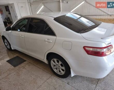 Белый Тойота Камри, объемом двигателя 2.36 л и пробегом 205 тыс. км за 8700 $, фото 1 на Automoto.ua