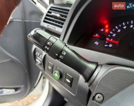 Белый Тойота Камри, объемом двигателя 3.46 л и пробегом 281 тыс. км за 12990 $, фото 14 на Automoto.ua