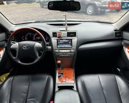 Белый Тойота Камри, объемом двигателя 3.46 л и пробегом 281 тыс. км за 12990 $, фото 23 на Automoto.ua