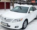 Белый Тойота Камри, объемом двигателя 2.4 л и пробегом 180 тыс. км за 10999 $, фото 4 на Automoto.ua