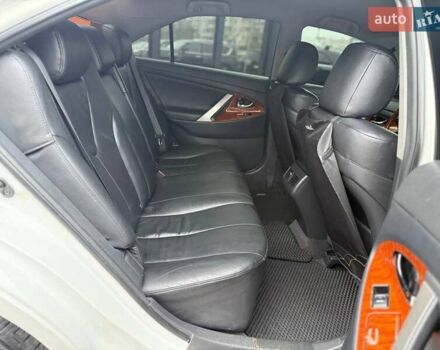 Белый Тойота Камри, объемом двигателя 3.46 л и пробегом 281 тыс. км за 12990 $, фото 10 на Automoto.ua