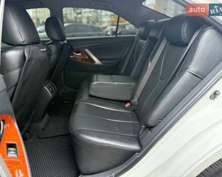 Белый Тойота Камри, объемом двигателя 3.46 л и пробегом 281 тыс. км за 12990 $, фото 9 на Automoto.ua