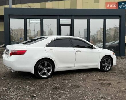 Белый Тойота Камри, объемом двигателя 3.46 л и пробегом 281 тыс. км за 12990 $, фото 5 на Automoto.ua