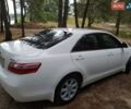 Белый Тойота Камри, объемом двигателя 2.4 л и пробегом 270 тыс. км за 10500 $, фото 1 на Automoto.ua