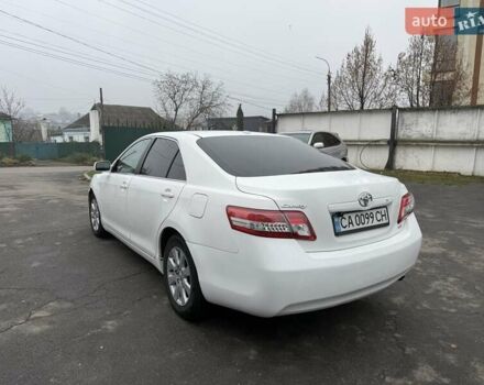 Белый Тойота Камри, объемом двигателя 2.49 л и пробегом 280 тыс. км за 7300 $, фото 3 на Automoto.ua