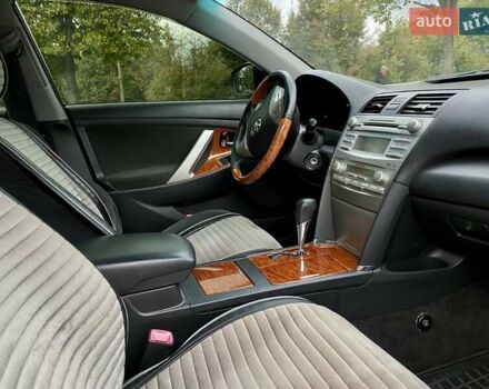 Белый Тойота Камри, объемом двигателя 2.4 л и пробегом 227 тыс. км за 10350 $, фото 11 на Automoto.ua