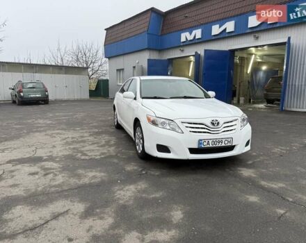 Белый Тойота Камри, объемом двигателя 2.49 л и пробегом 280 тыс. км за 7300 $, фото 1 на Automoto.ua