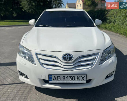 Білий Тойота Камрі, об'ємом двигуна 2.4 л та пробігом 257 тис. км за 10300 $, фото 1 на Automoto.ua