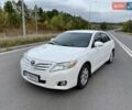 Белый Тойота Камри, объемом двигателя 2.4 л и пробегом 227 тыс. км за 10350 $, фото 2 на Automoto.ua