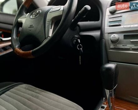 Белый Тойота Камри, объемом двигателя 2.4 л и пробегом 227 тыс. км за 10350 $, фото 7 на Automoto.ua