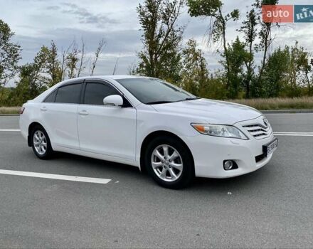 Белый Тойота Камри, объемом двигателя 2.4 л и пробегом 227 тыс. км за 10350 $, фото 3 на Automoto.ua
