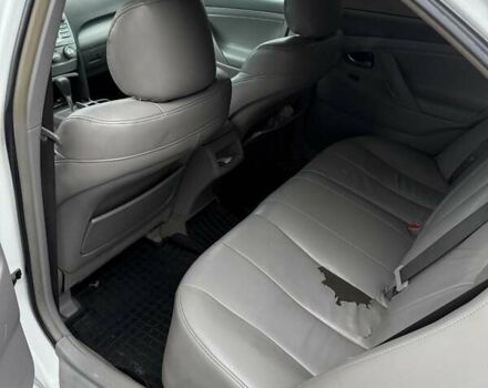 Белый Тойота Камри, объемом двигателя 2.49 л и пробегом 280 тыс. км за 7300 $, фото 5 на Automoto.ua