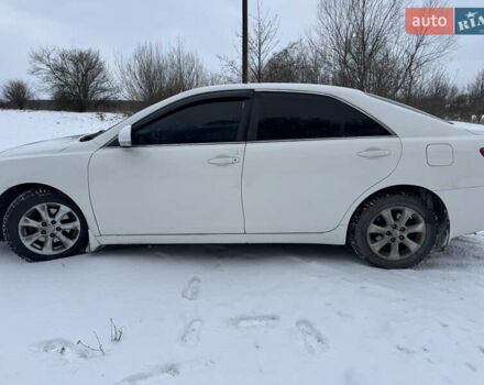 Белый Тойота Камри, объемом двигателя 2.5 л и пробегом 395 тыс. км за 9200 $, фото 1 на Automoto.ua